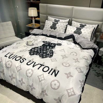 Un ensemble de lit en coton brossé en taille reine est le meilleur choix pour une chambre à coucher à la mode
